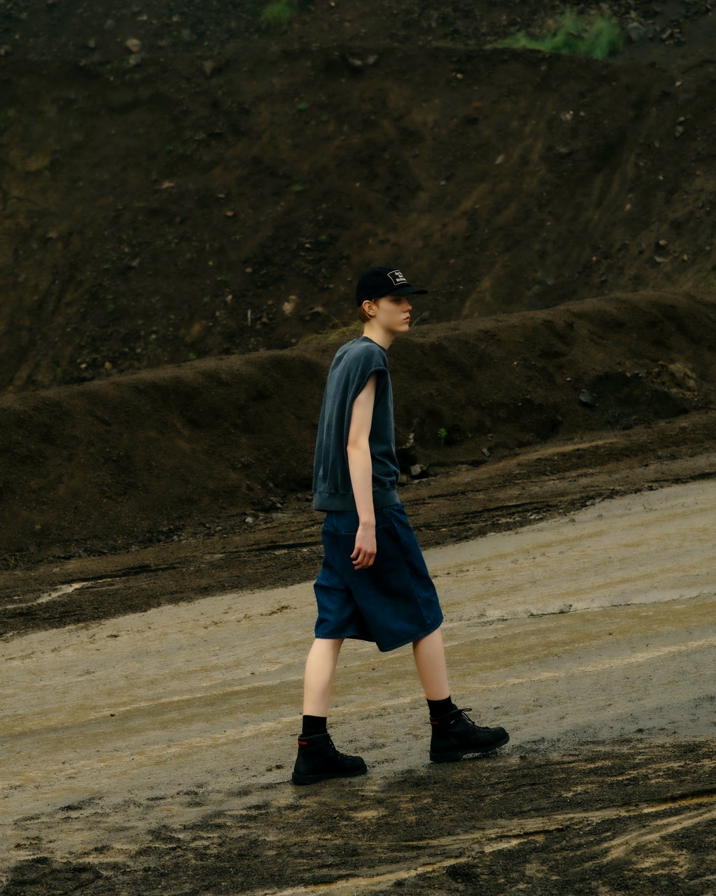 UNEVENNESS CUTOFF SWEAT
