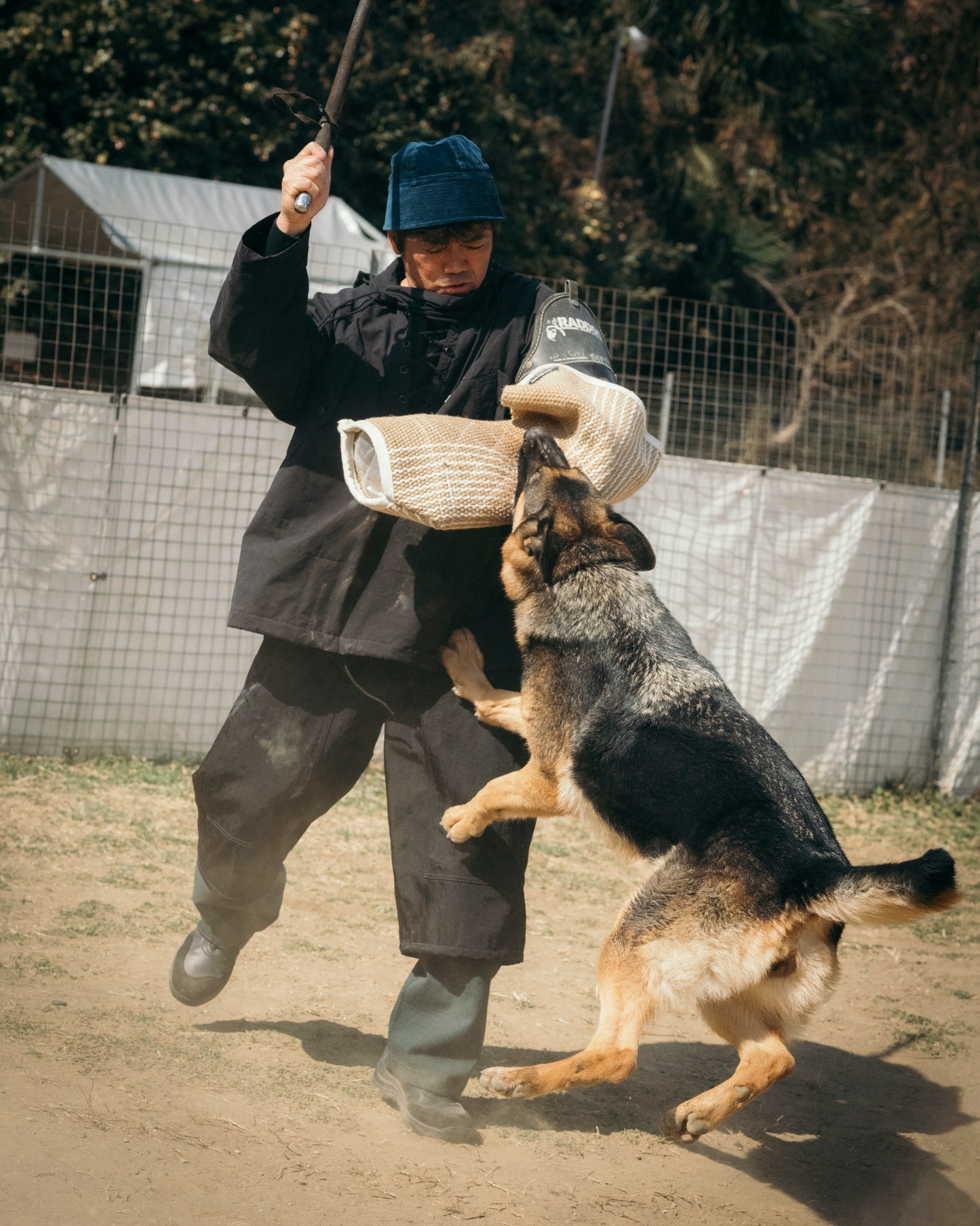 HEAVY NYLON DOUBLE-KNEE CROPPED