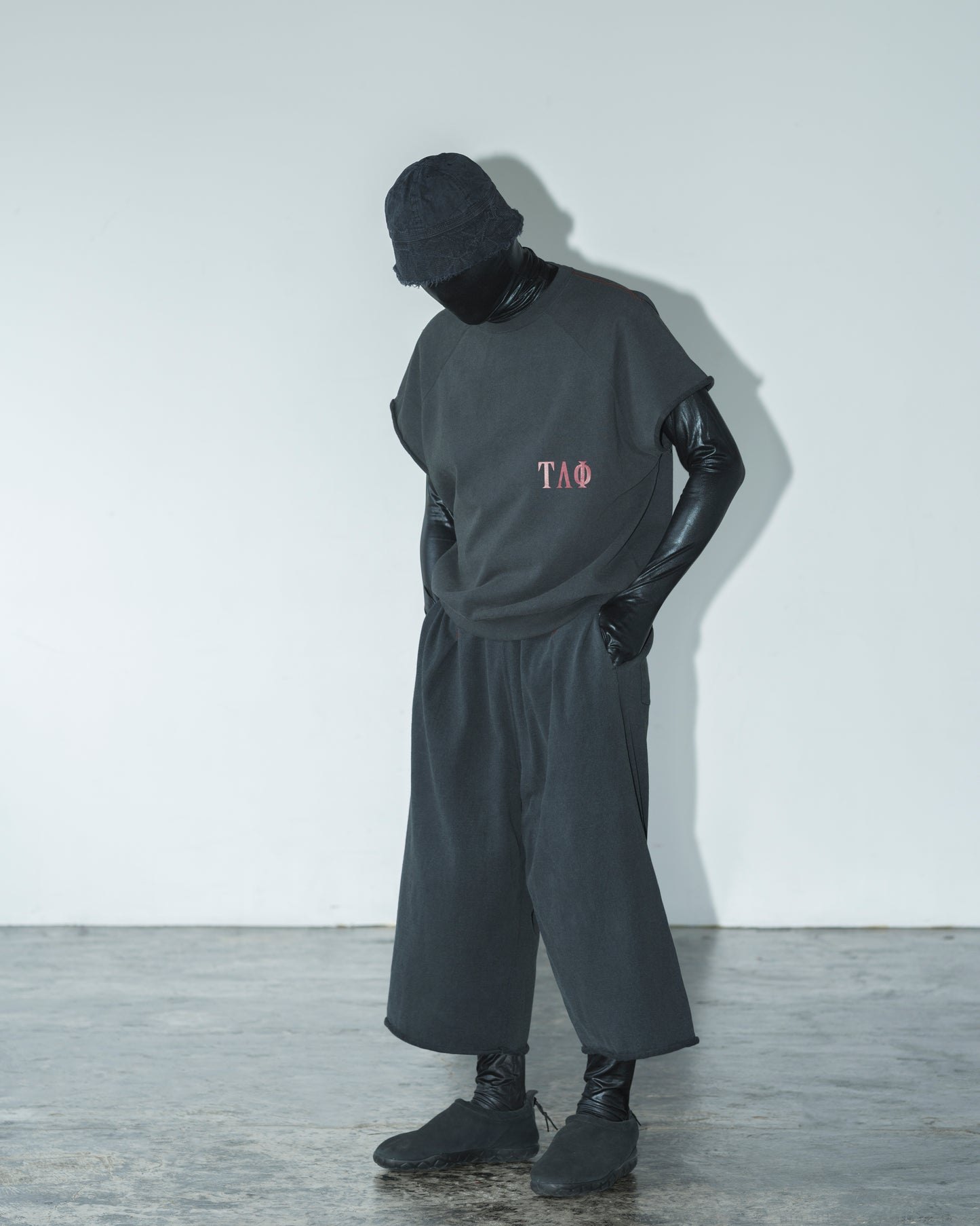 FADED SWEAT CROPPED PANTS