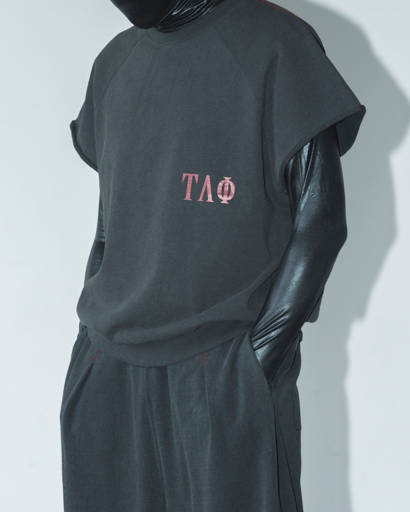 FADED CUTOFF RAGLAN SWEAT